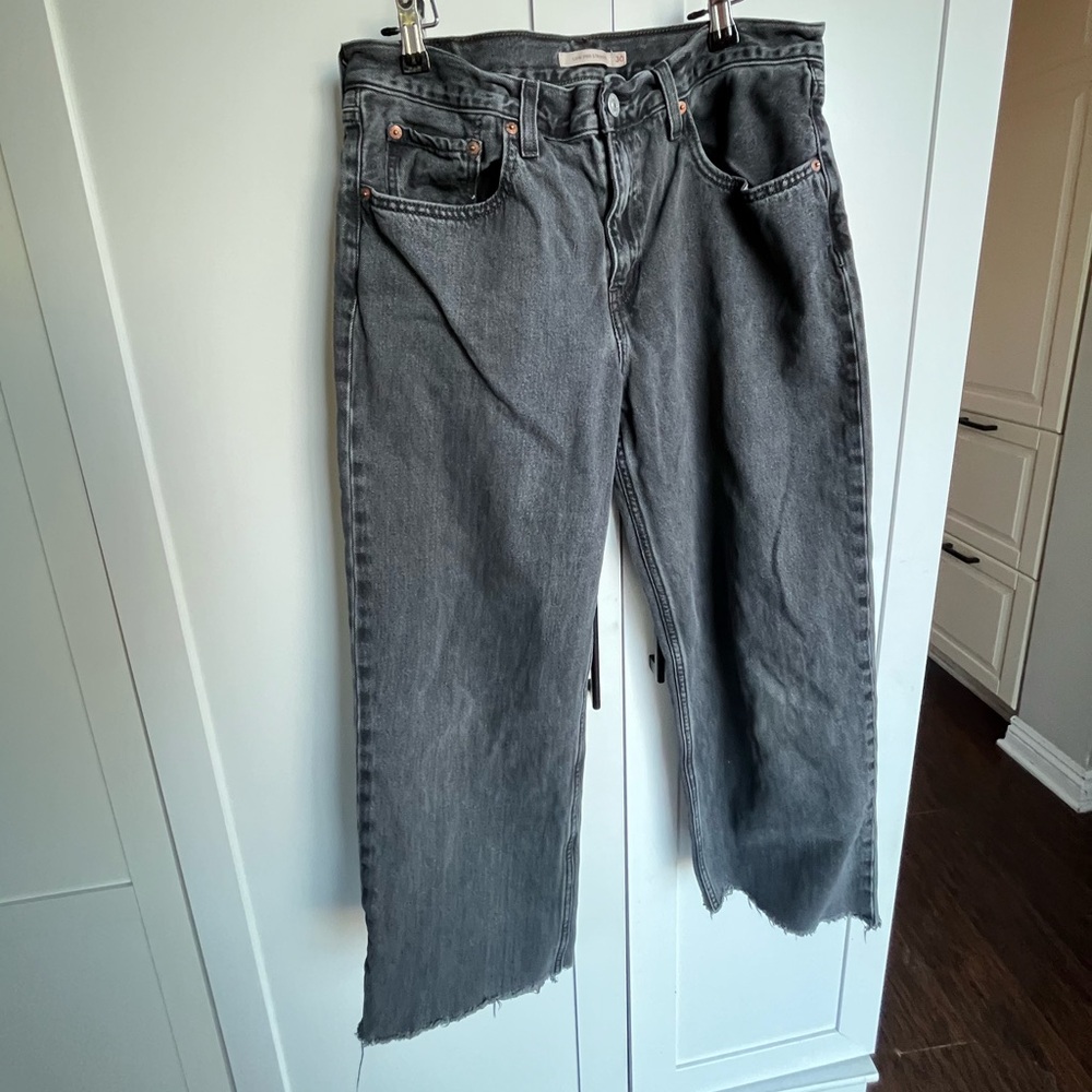 Levi’s low pro straight 30 waist x 27 length raw hem cute shorty jeans blackgray